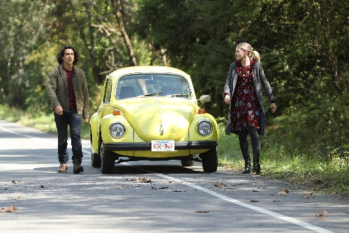 In Photo: Aladdin (Deniz Akdeniz) and Emma Swan (Jennifer Morrison)