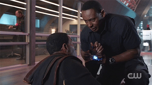 Supergirl 316 2.gif