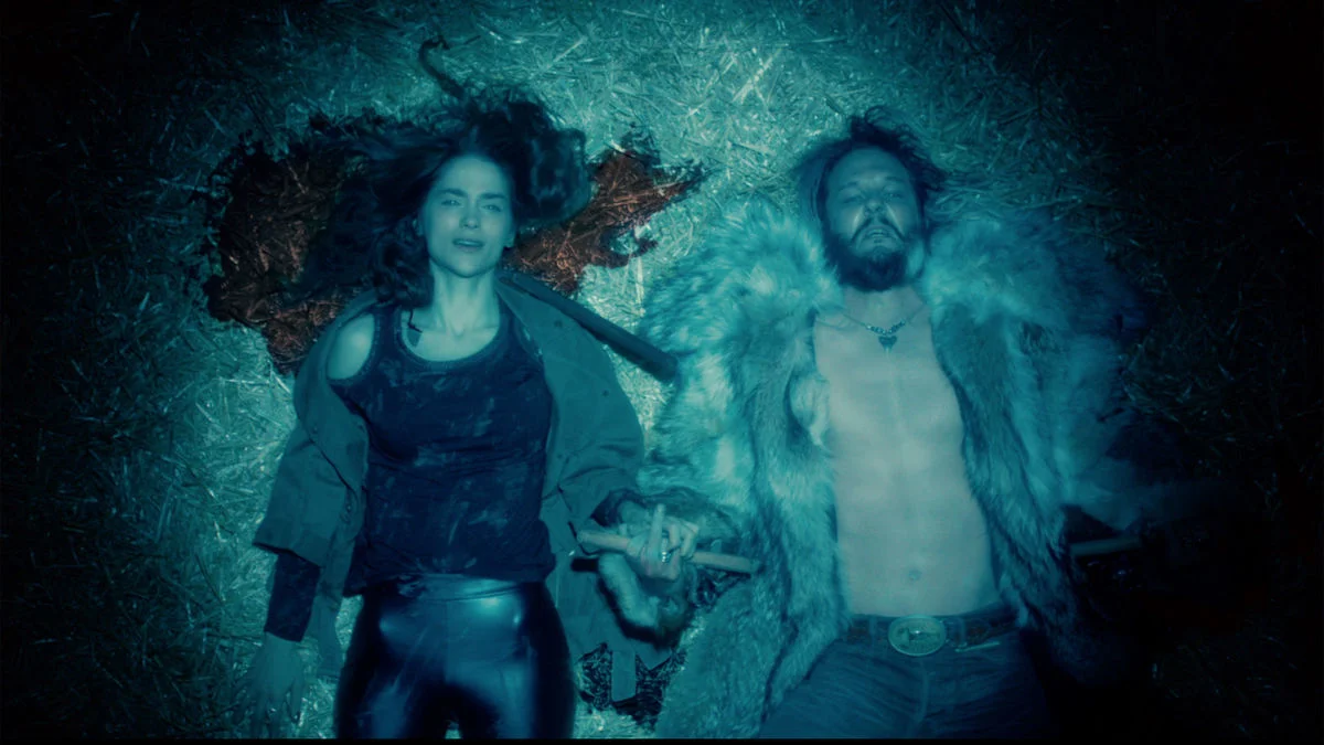 wynonna and bobo dying in barn.jpg