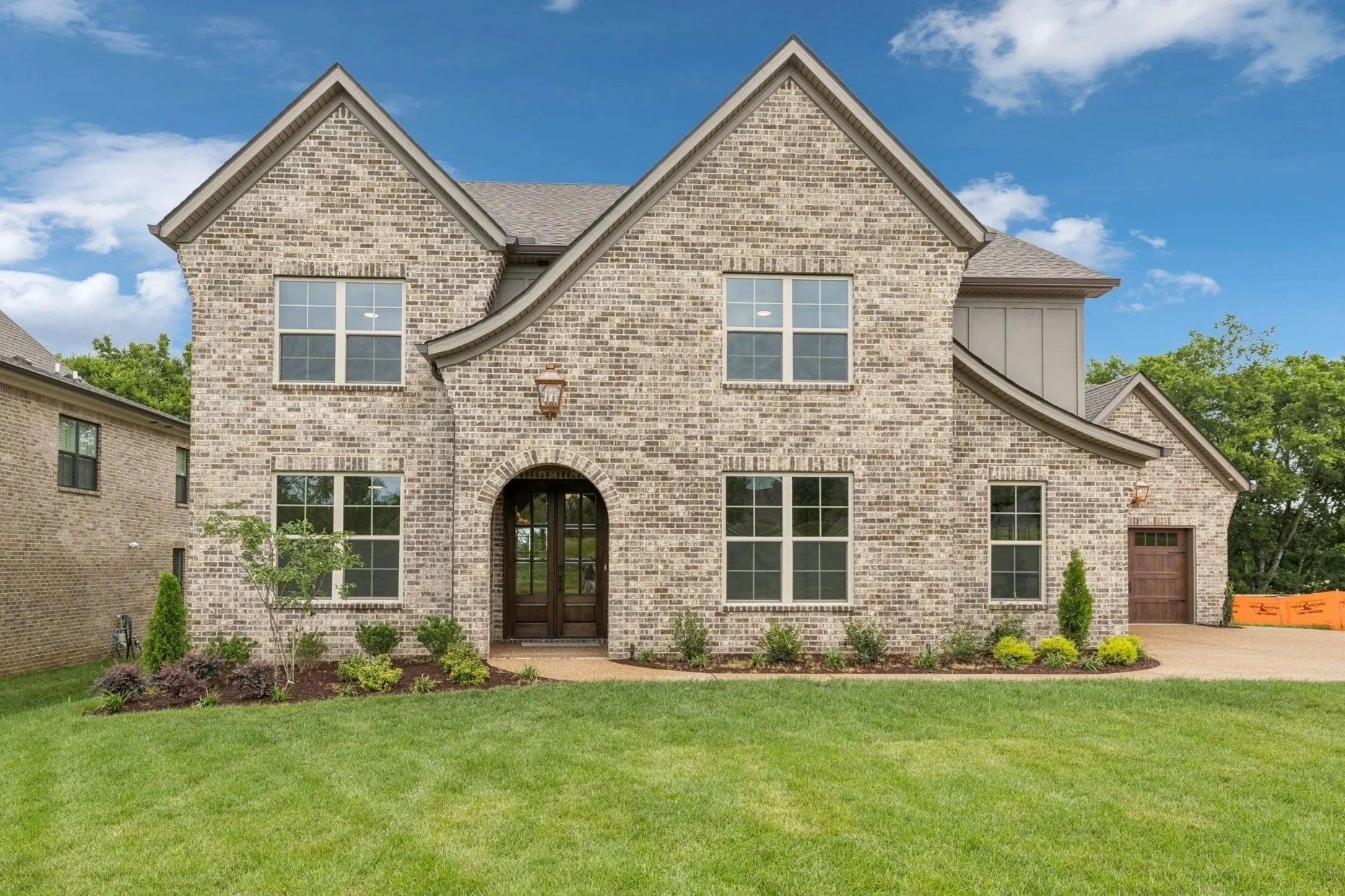 4-web-or-mls-217 Bellsford Rd - 004.jpg