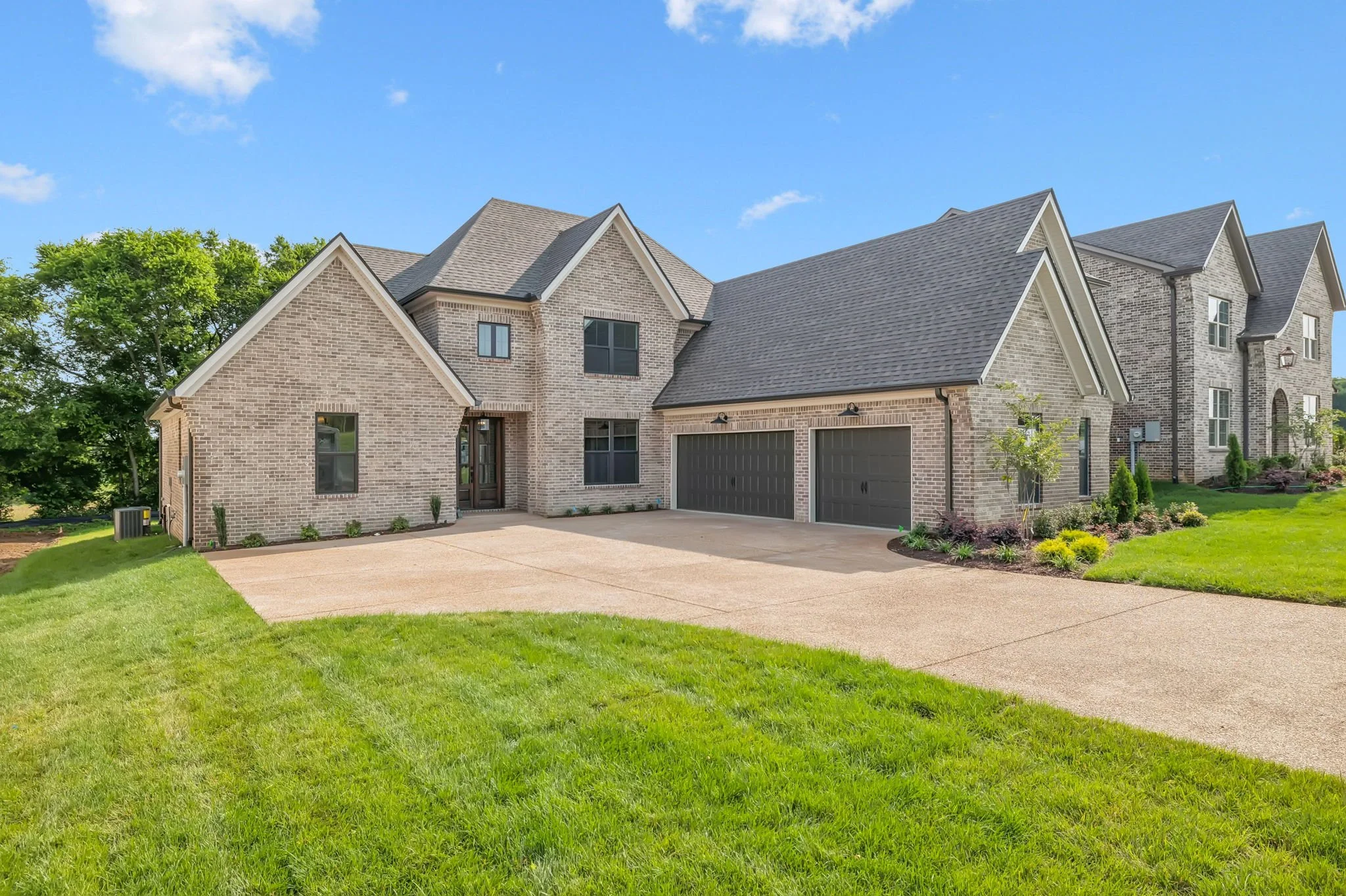 3-web-or-mls-213 Bellsford Rd - 003.jpg