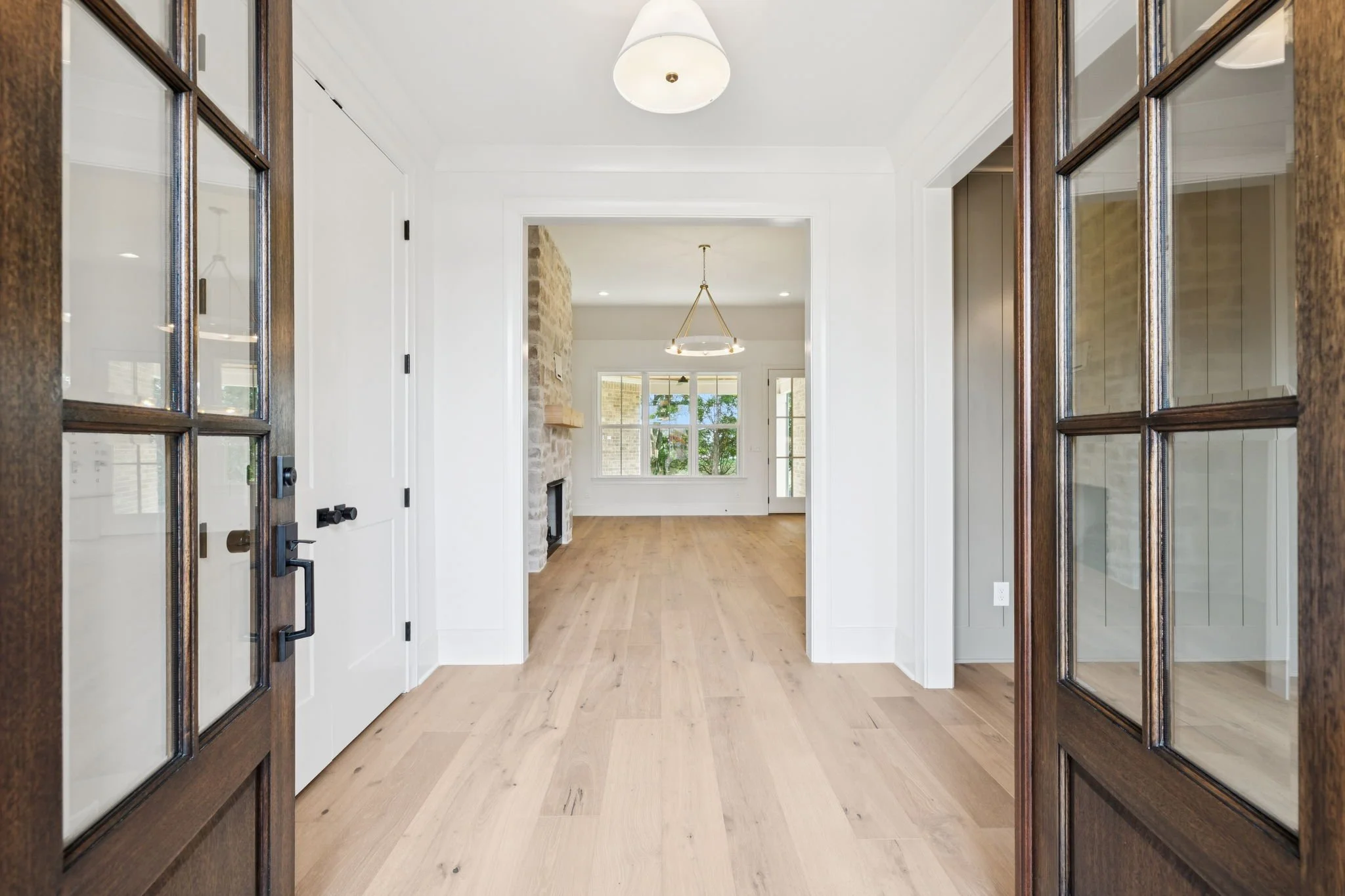 7-web-or-mls-213 Bellsford Rd - 007.jpg
