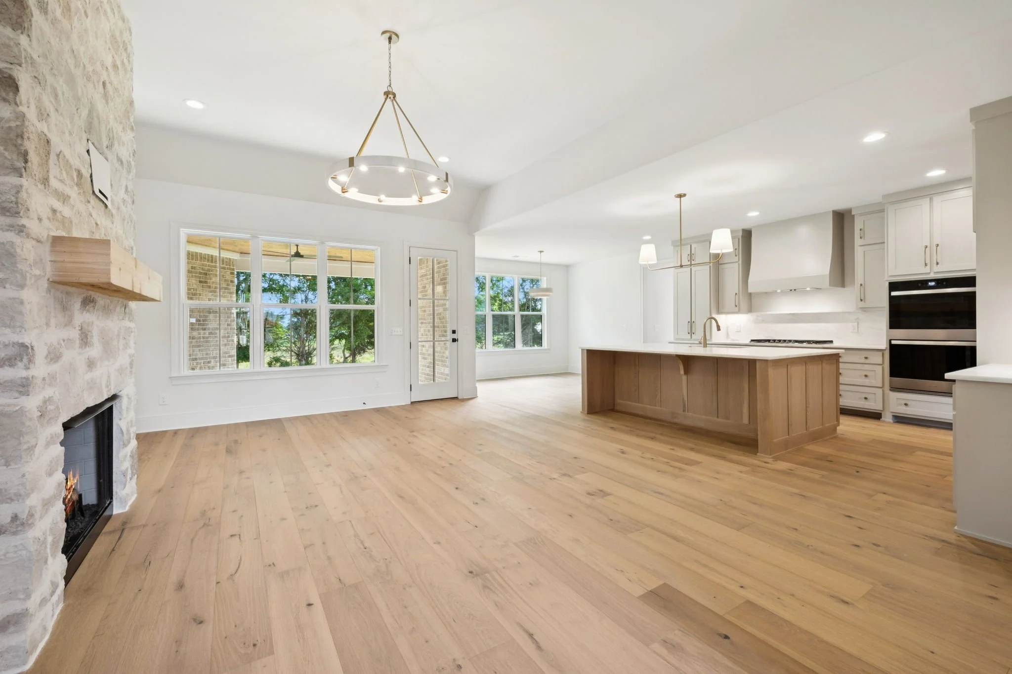 9-web-or-mls-213 Bellsford Rd - 014.jpg