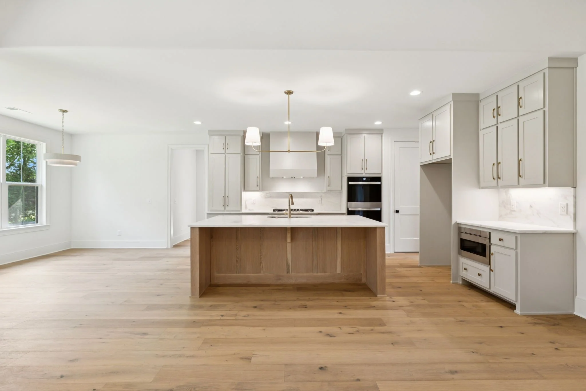 11-web-or-mls-213 Bellsford Rd - 016.jpg