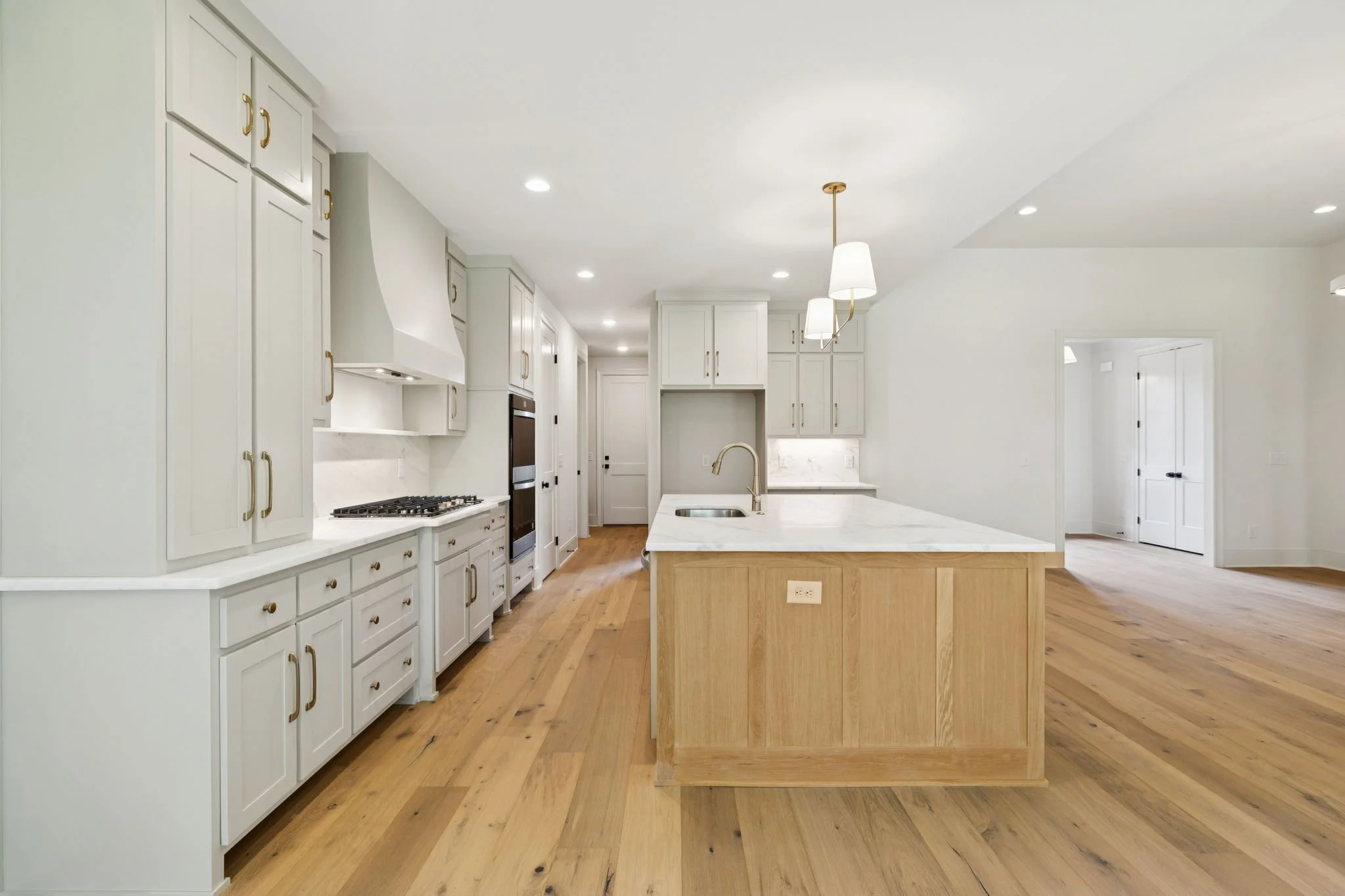 13-web-or-mls-213 Bellsford Rd - 018.jpg