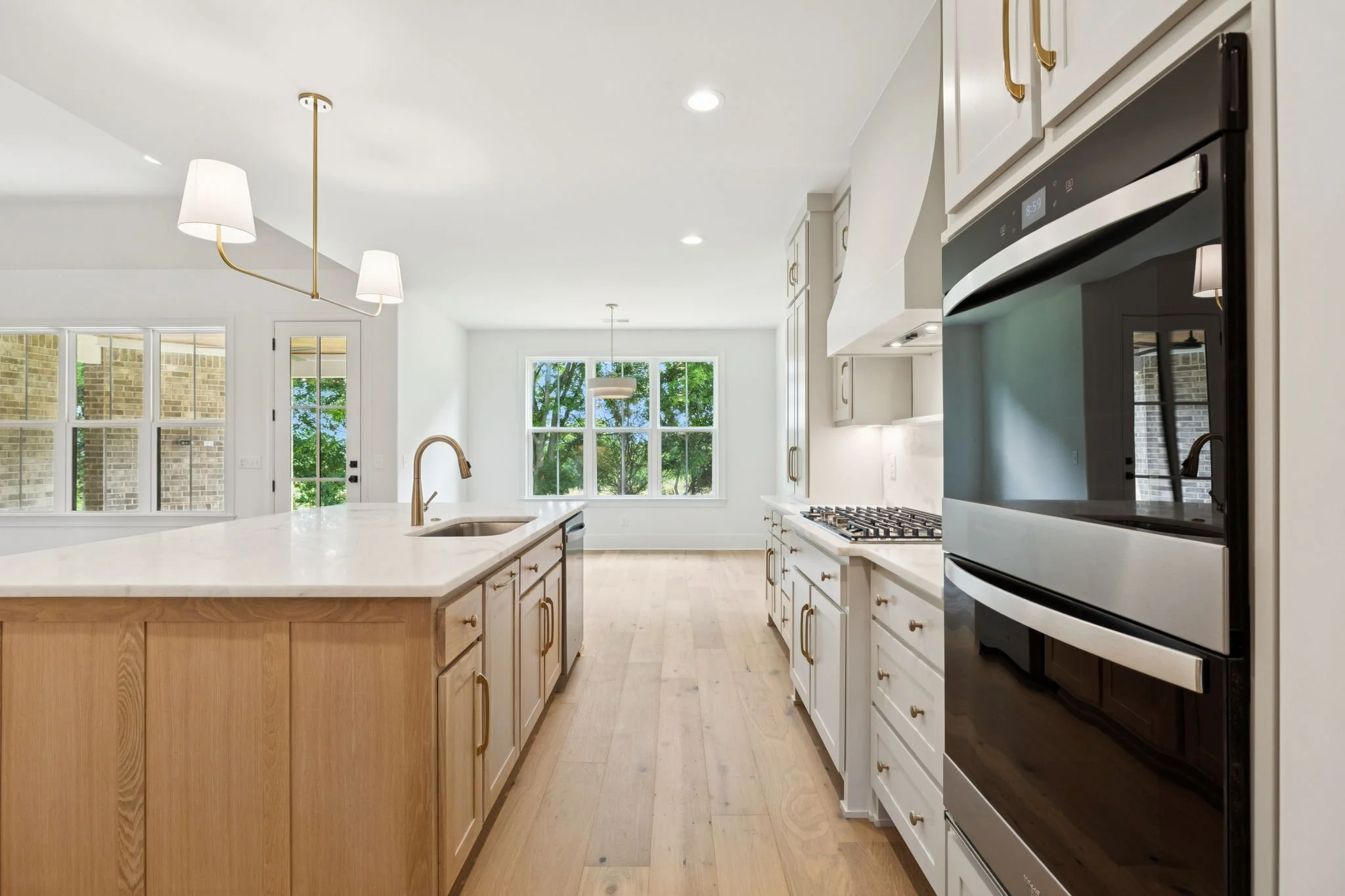 14-web-or-mls-213 Bellsford Rd - 019.jpg