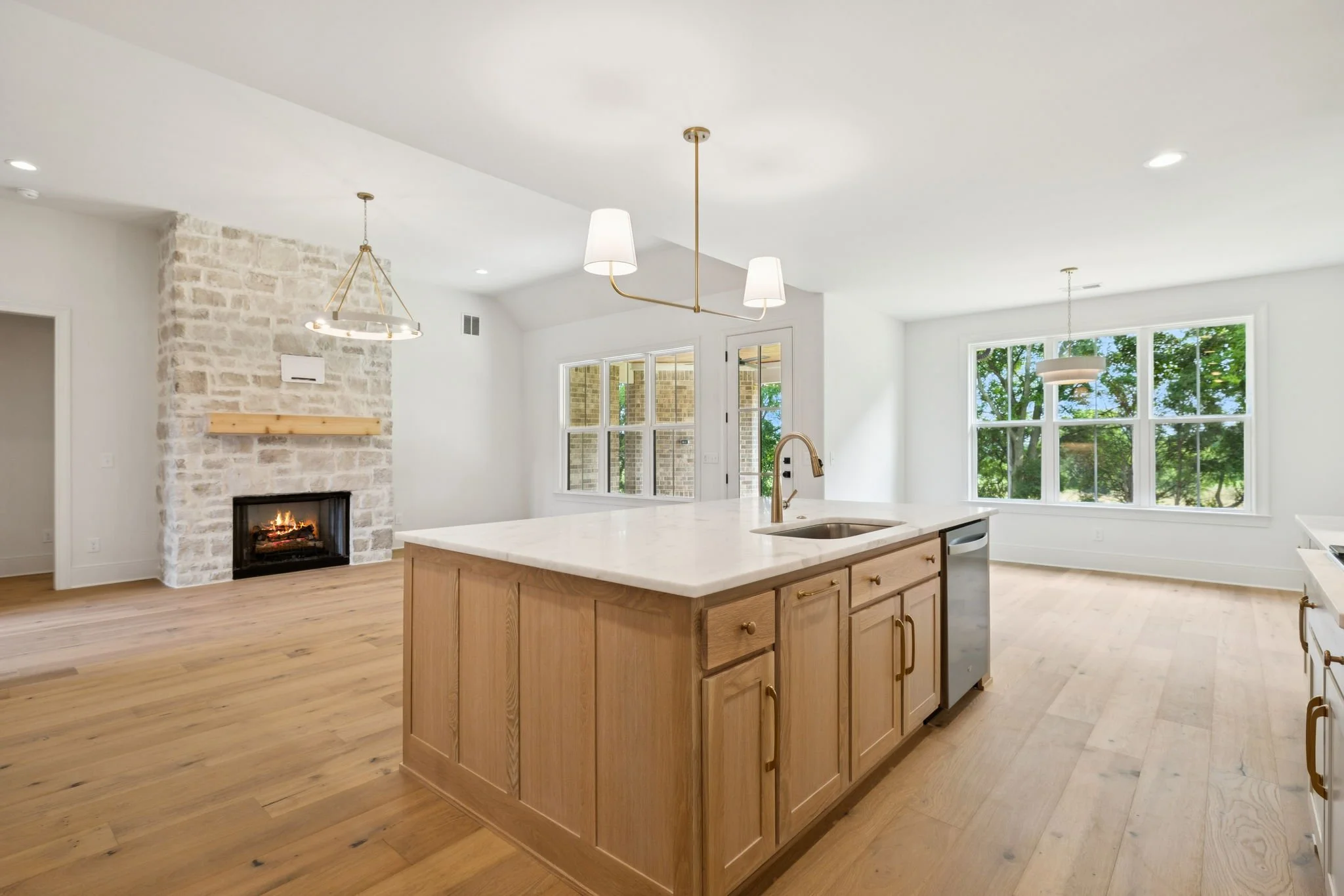 15-web-or-mls-213 Bellsford Rd - 020.jpg