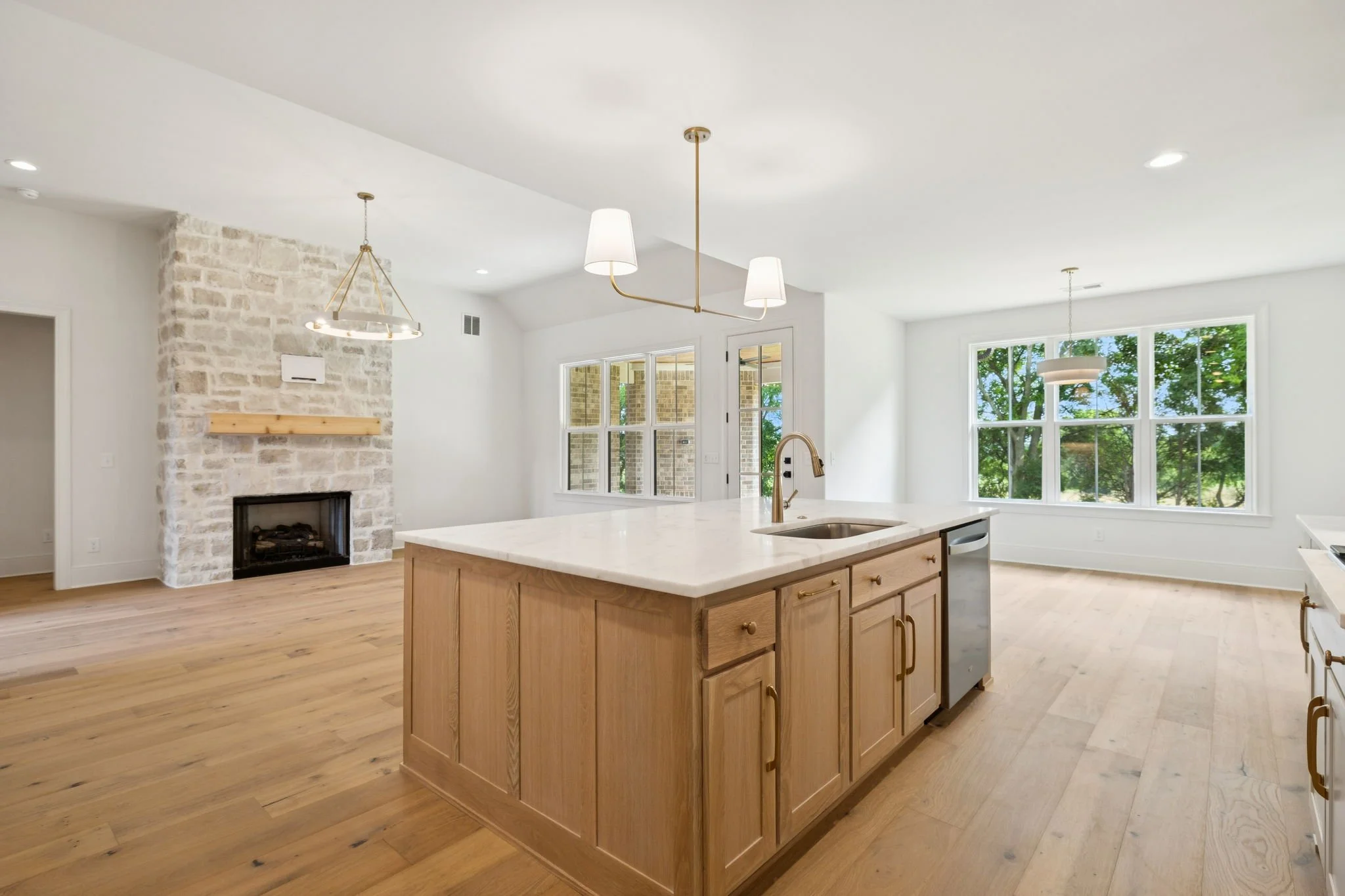 16-web-or-mls-213 Bellsford Rd - 021.jpg