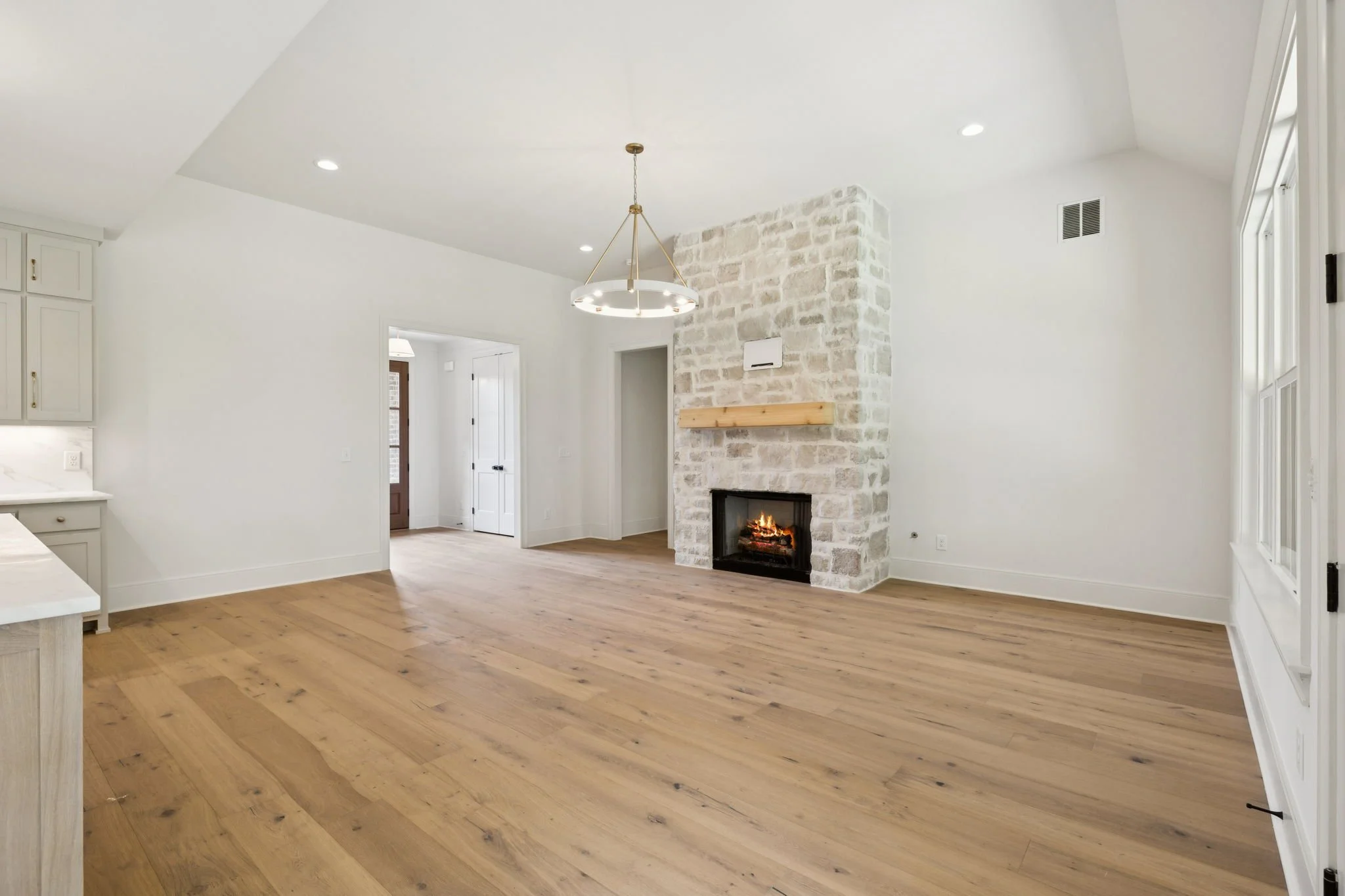 22-web-or-mls-213 Bellsford Rd - 027.jpg
