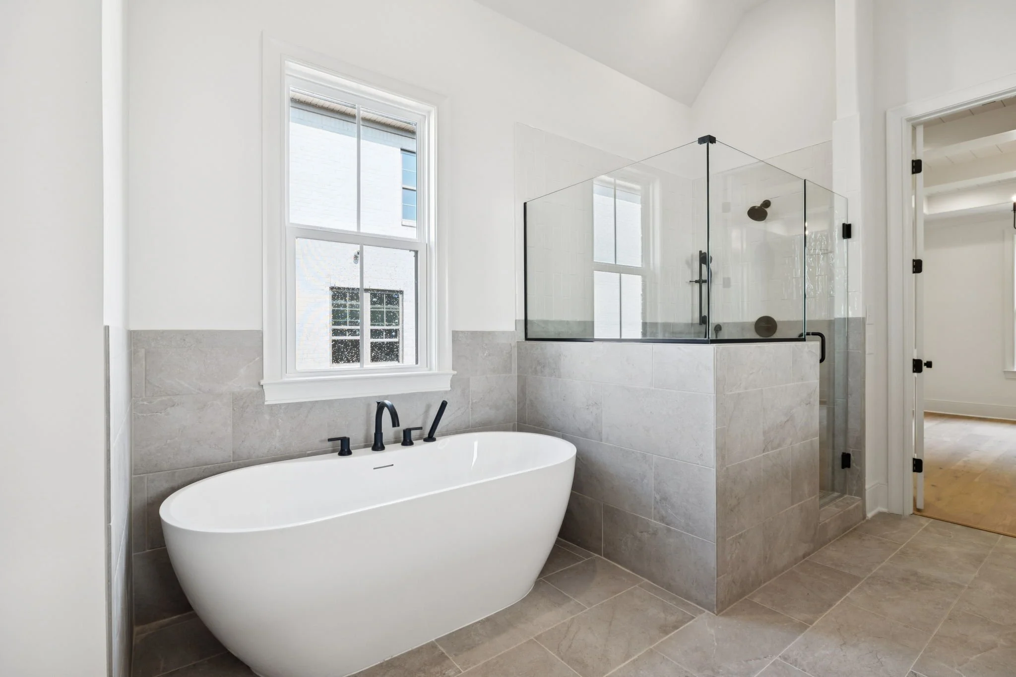 34-web-or-mls-213 Bellsford Rd - 039.jpg