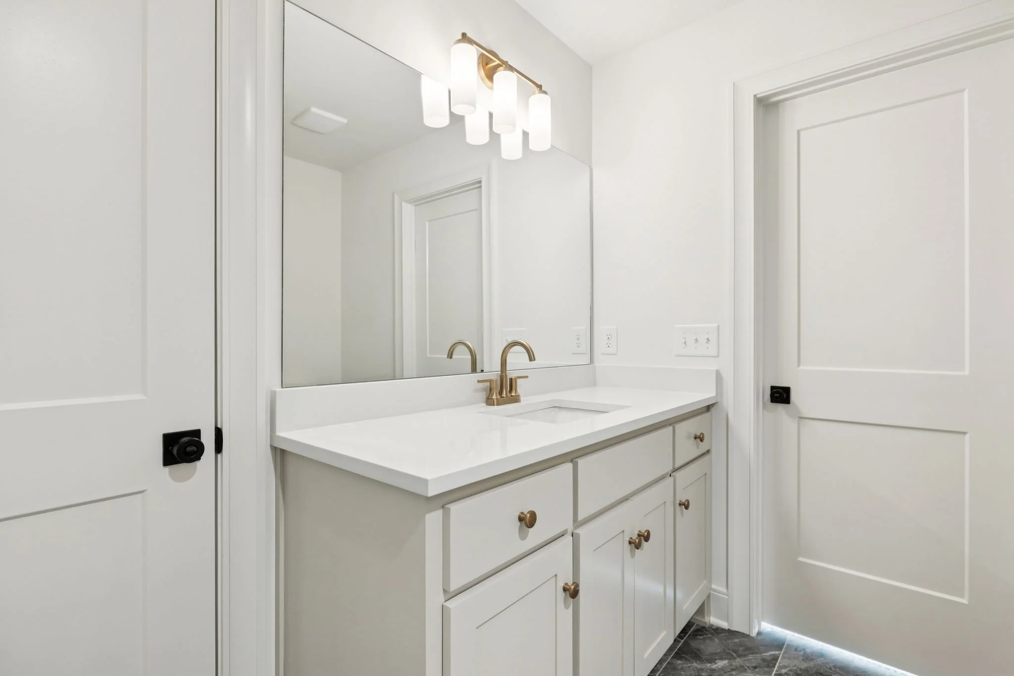 45-web-or-mls-213 Bellsford Rd - 009.jpg