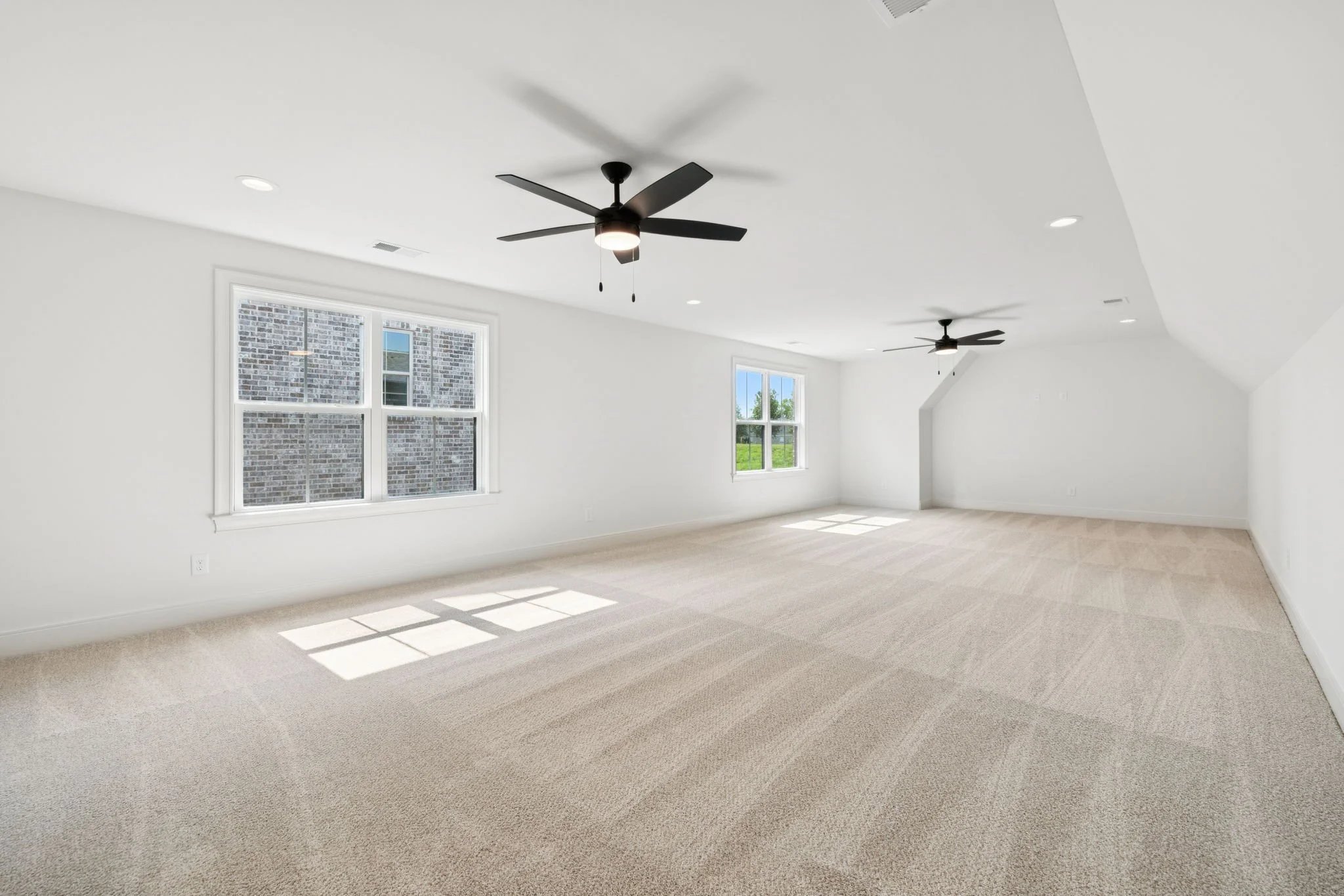 46-web-or-mls-213 Bellsford Rd - 010.jpg