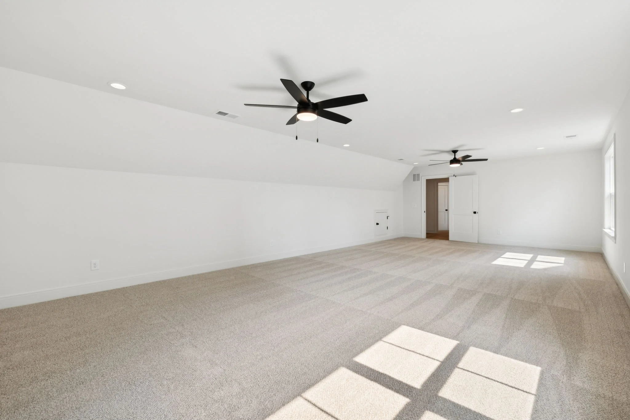 47-web-or-mls-213 Bellsford Rd - 011.jpg