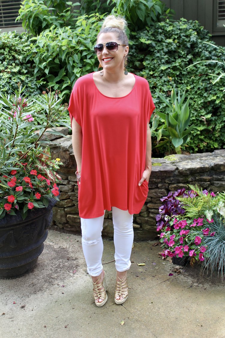 Paired with her white jeans, mixed metal bracelets and earring from SCD's, and gold wedges takes this cute dress up a notch.