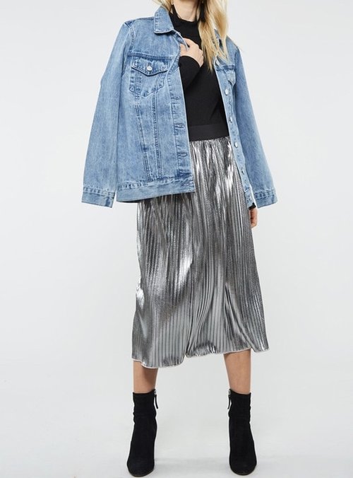 Metallic Silver Pleated Skirt .... for a more casual look, throw on a tee shirt and your favorite denim jacket and take this to the OPENING NIGHT OF AN ART GALLERY.