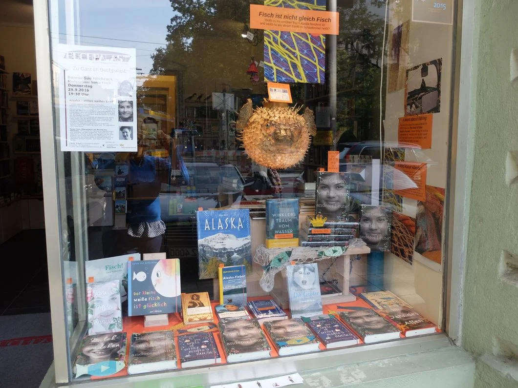Window display at Buchpalast in Munich. Photocredit: Katrin Ruger, Buchpalast