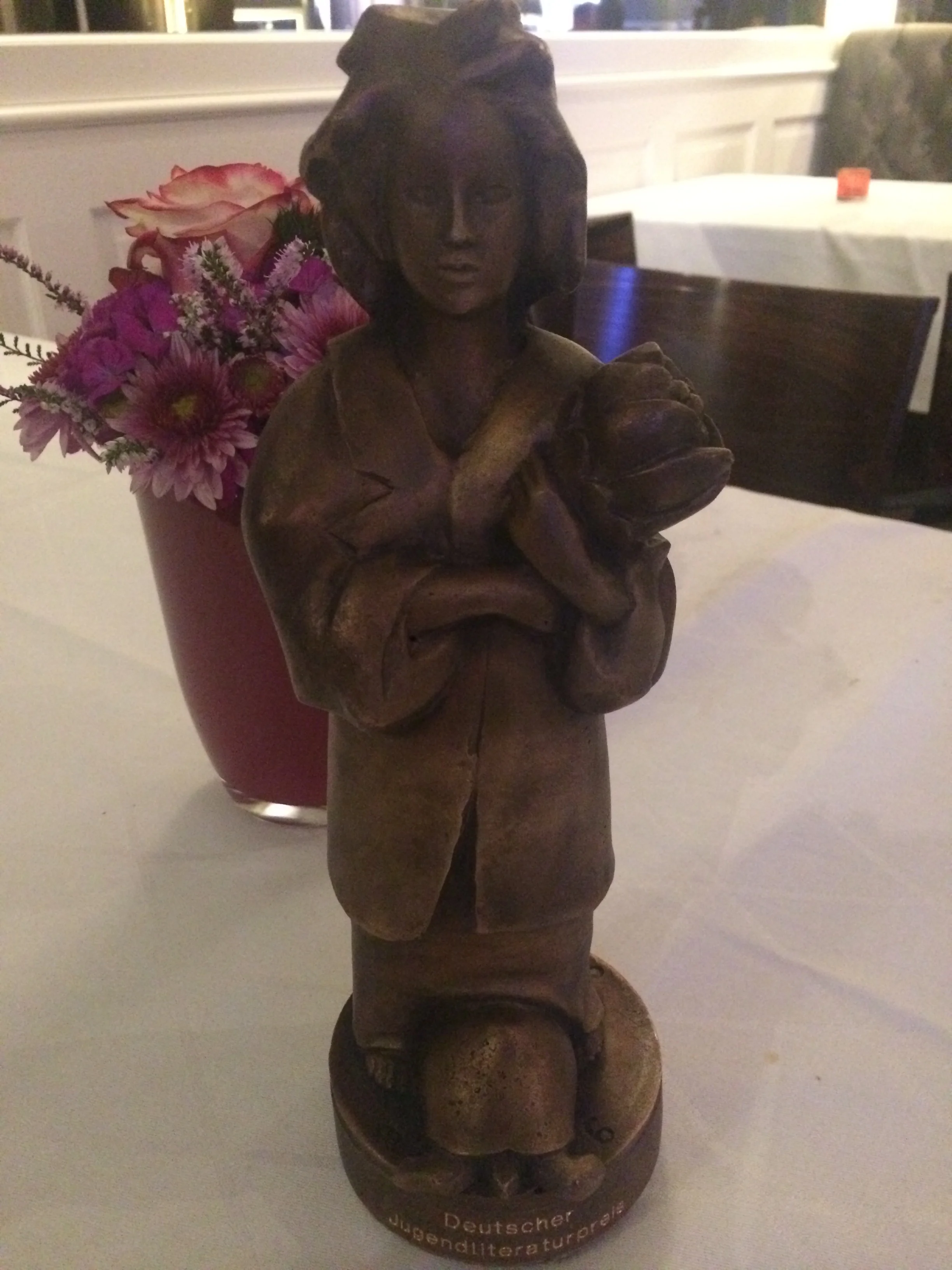 The prize winning statue of MoMo