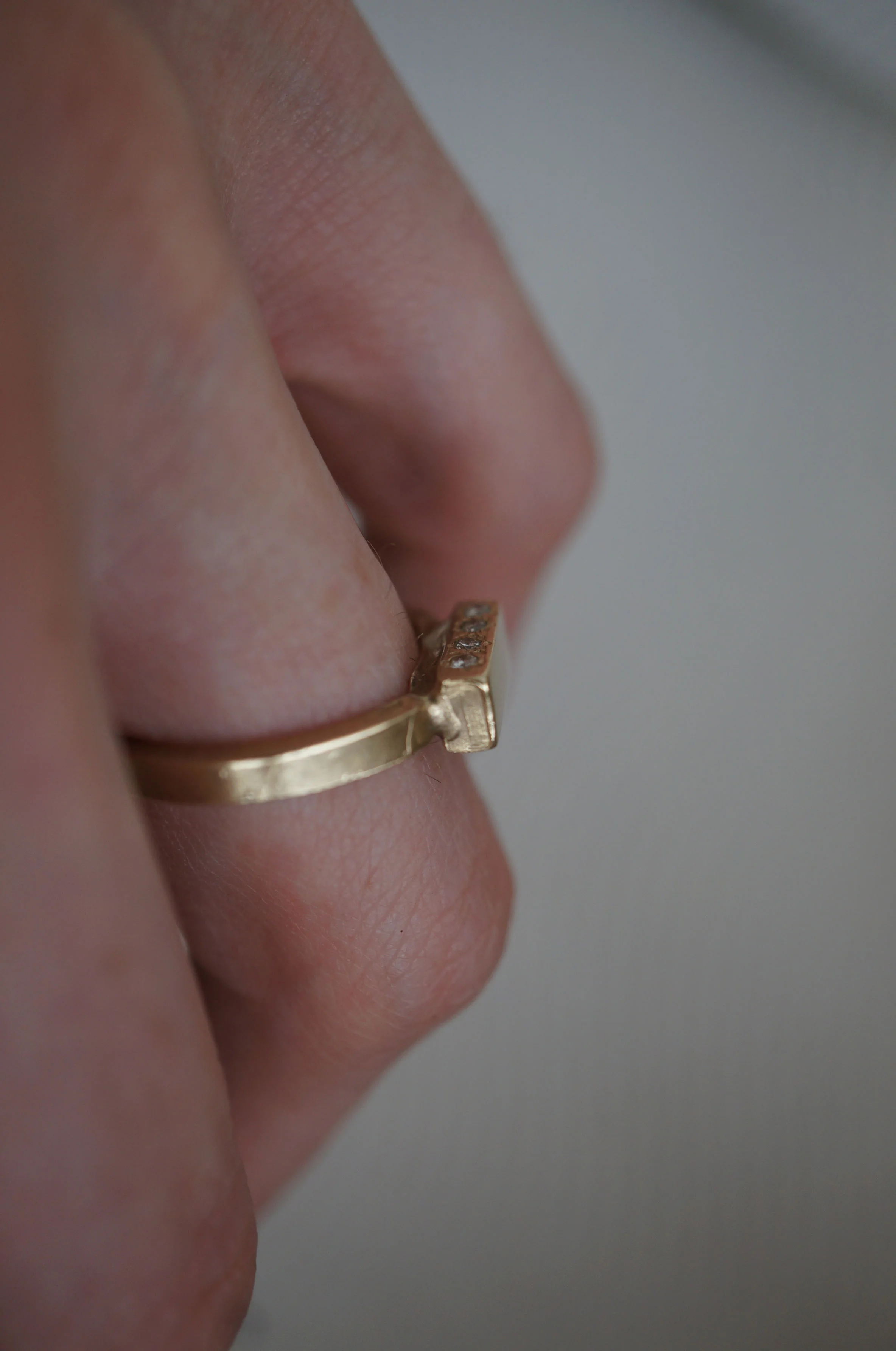 Bedrock-Ring-Gold-son-2.jpg