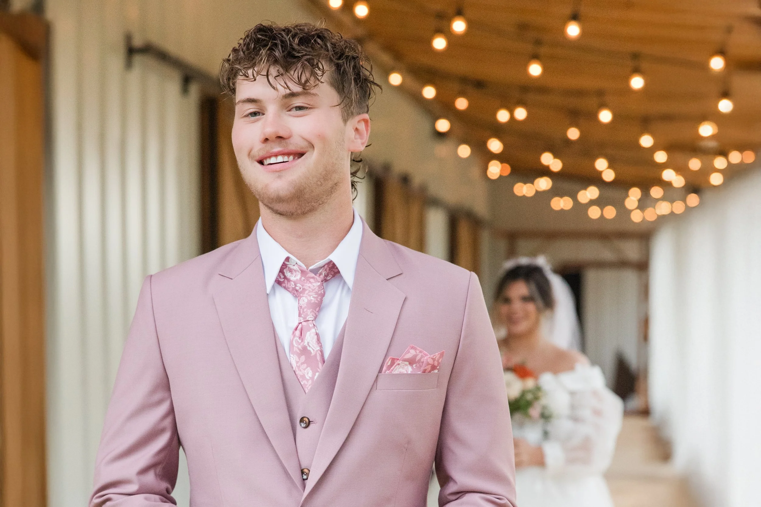 Light and airy wedding portraits by Hannah Capps Photography, Arkansas