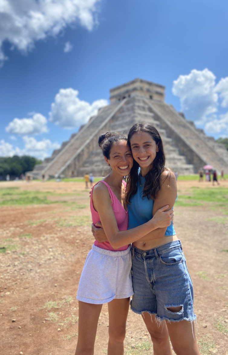 Sister Trip to Chichén Itzá 