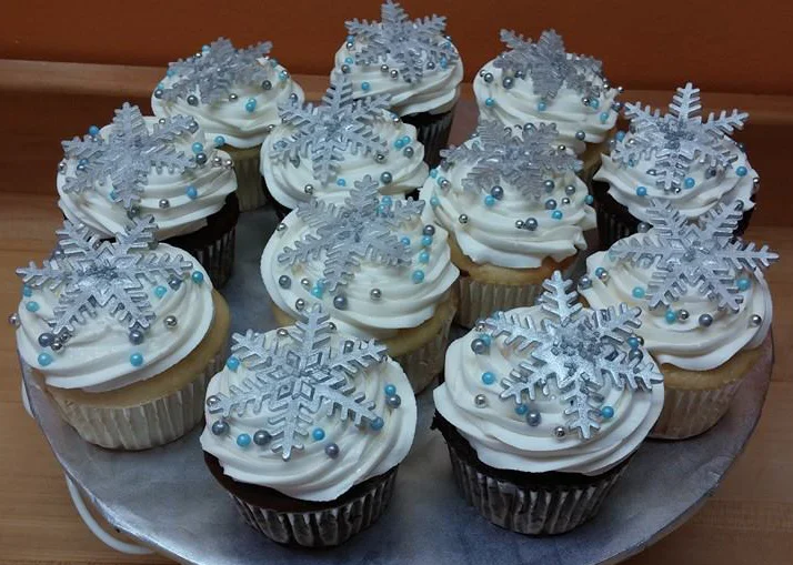Winter baby shower cupcakes