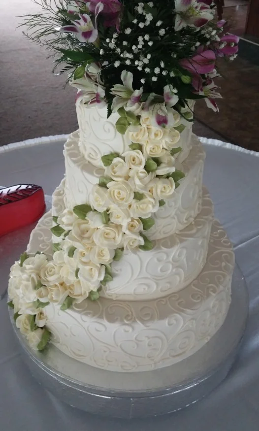 FOUR TIER WHITE SCROLL 0726141554b.jpg