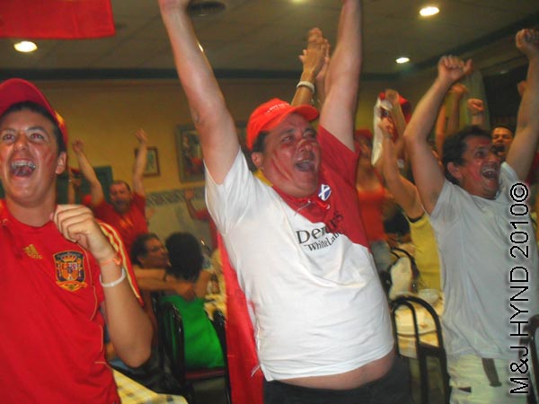 spain valverde wear Spanish footbal colours everybodys cheer on their fe