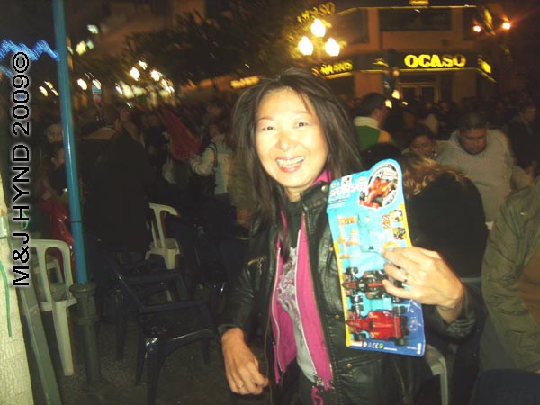 jacq wth freebie / parade #9: Spain Alicante Los Reyes Magos Three Kings' Fiesta Spanish Epiphany Christmas season, holiday parade, spectators, float raining presents