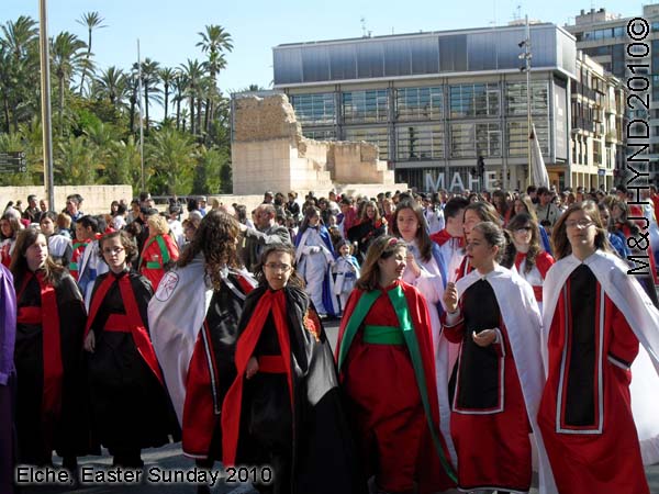  spain elche, Holy Week, Hallelujah Procession of the Brotherhood Easter Sunday, many-coloured long robes capes, Palacio de Altamira, M.A.H.E., crowded street parade, 