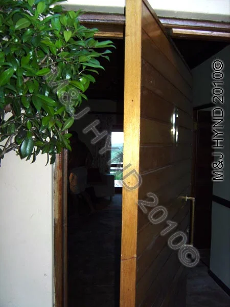 cantilereved door (?), Midlands Meander Hotel, SA