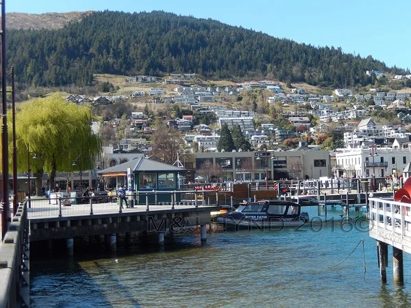 Lake Wakatipu waterfront homes, Queenstown, NZ