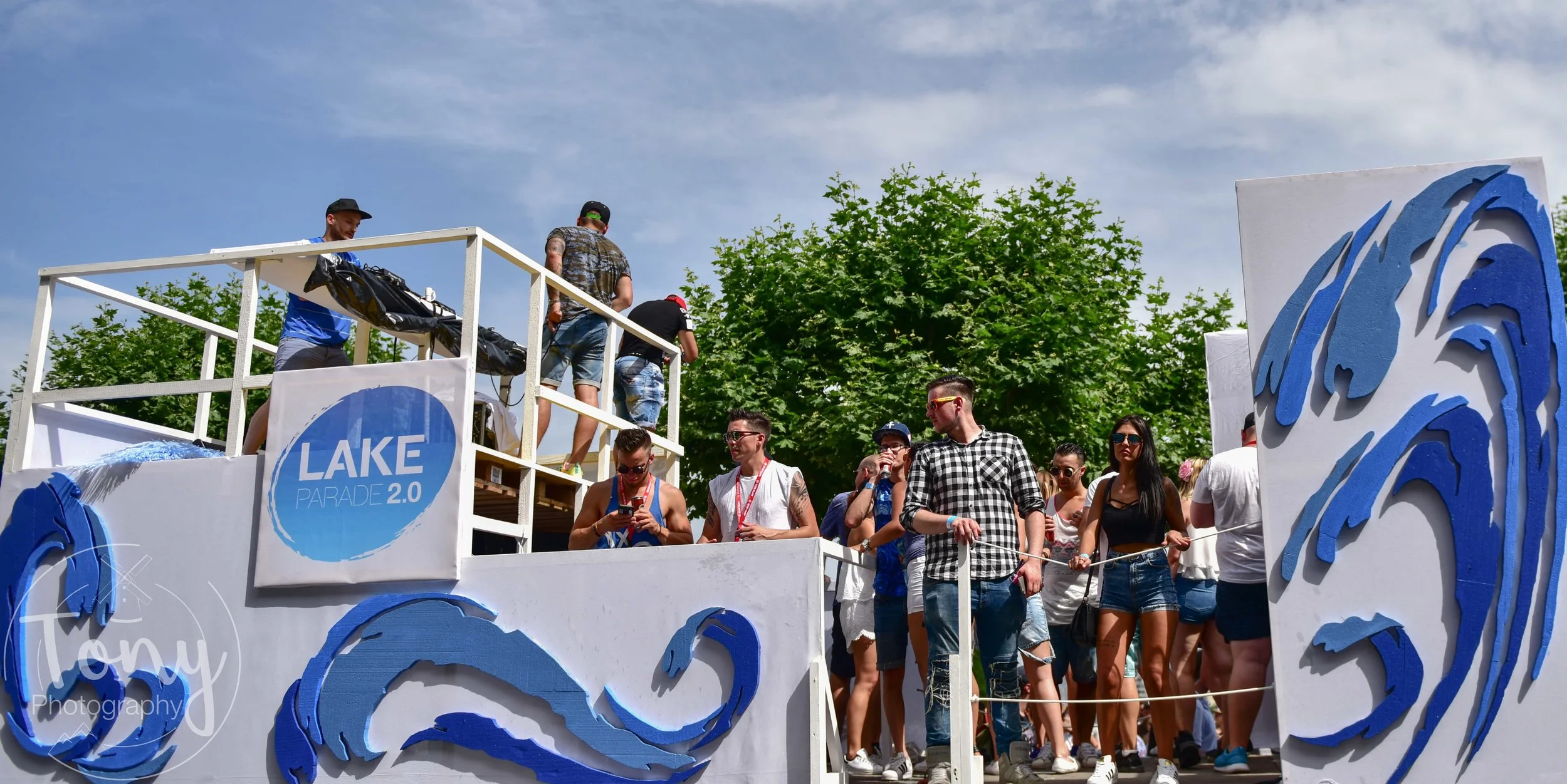 lakeparade-3.jpg