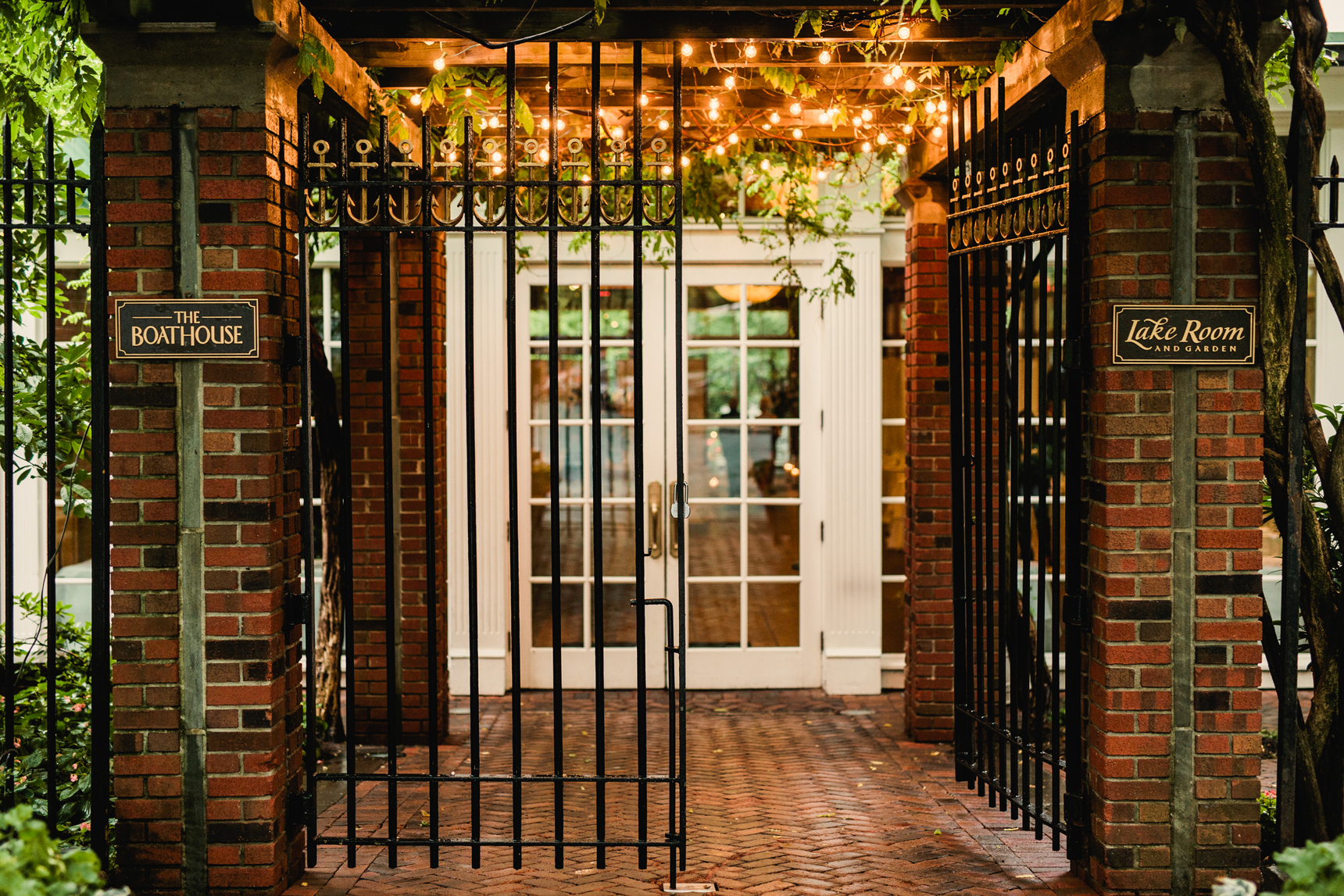 Jory_LoebBoathouse_CentralPark_NewYork_WeddingPhotographer065.jpg