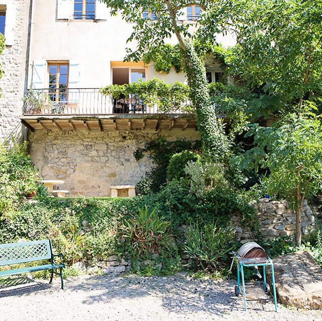 The Balcony gite.
A beautiful spacious holiday rental in &lsquo;labeled as one of the most beautiful villages of France &acute;, Lagrasse.
A comfortable apartment at the Riverside with balcony, garden and a private beach.
A perfect place for a wonder