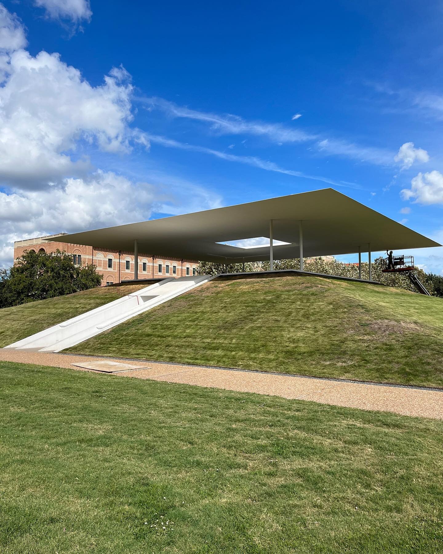 Wonderful visit to the Moody Center for the Arts at Rice University in Houston, Texas. highlights include James Turrell &ldquo;Twilight Epiphany&rdquo; 2023, Mark di Suvero &ldquo;Lyric&rdquo; 2003 and Laure Prouvost &quot;Above Front Tears Oui Nest 