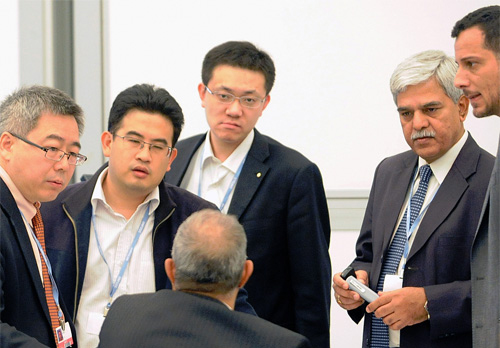 Her ser vi delegater fra Saudi-Arabia, Kina og India i samtale under COP 17 i Durban i 2011. Foto: IISD