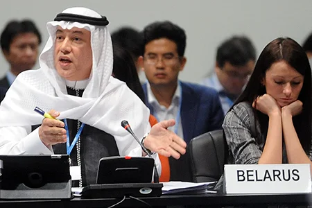 Ayman Shasly taler på vegne av Saudi Arabia, et av medlemmene i gruppen av likesinnede utviklingsland. FOTO: Leila Mead/IISD