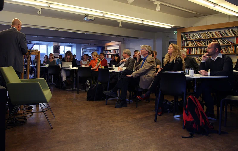 Fullt i kjelleren på Litteraturhuset da CICEP og CREE arrangerte brukerkonferanse torsdag 24. april. Foto: Monica Bjermeland.