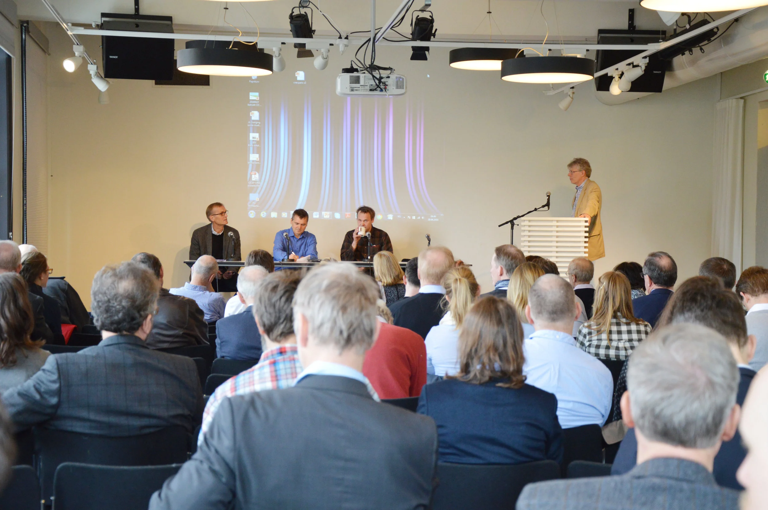 Foto: Fra tidligere brukerseminar med CICEP/CREE. Potokredit: Astrid Atrnslett/CICERO 