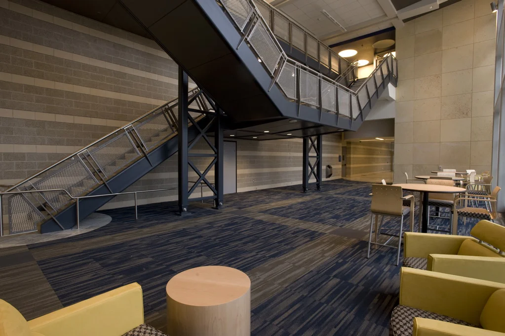 2_fox-lobby1.jpg
