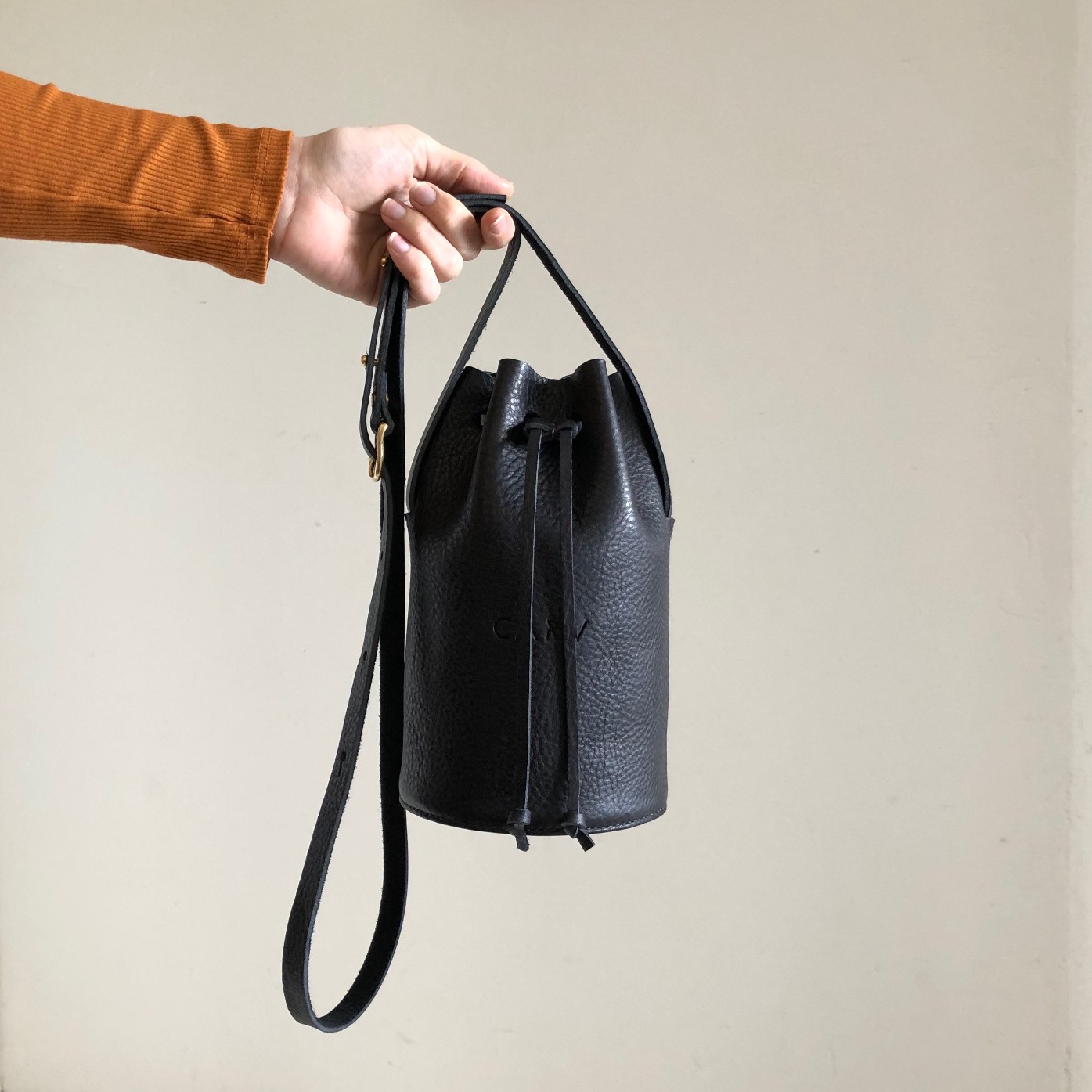 Handcrafted Leather Bucket Bag in Black — CARV