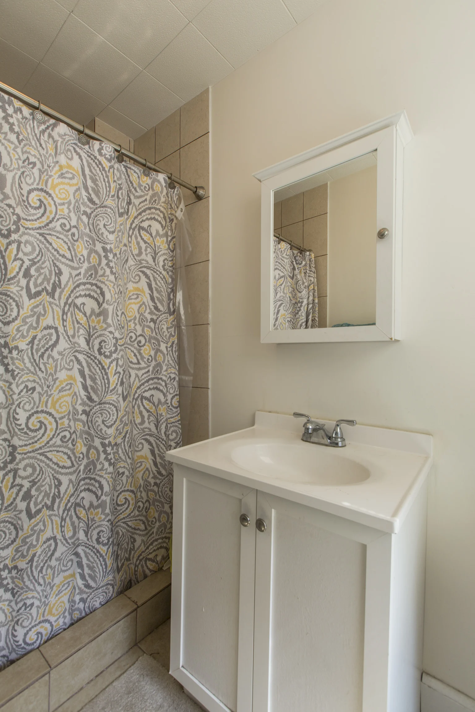 312 Apt 1 Bathroom 2.jpg