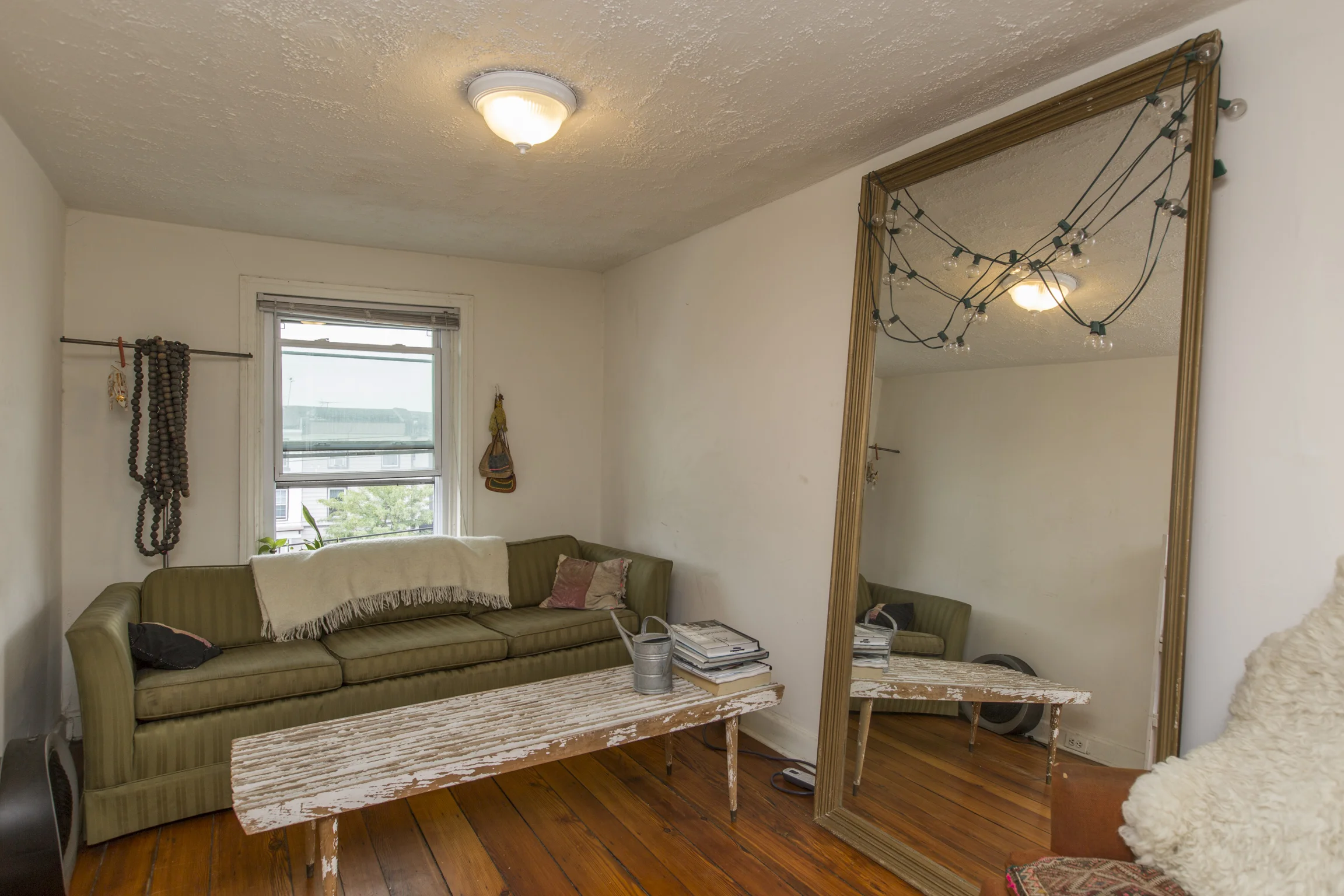 312 Apt 2 Living Room.jpg