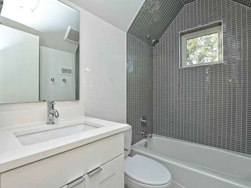 024_2rd Bathroom Unit A.jpg