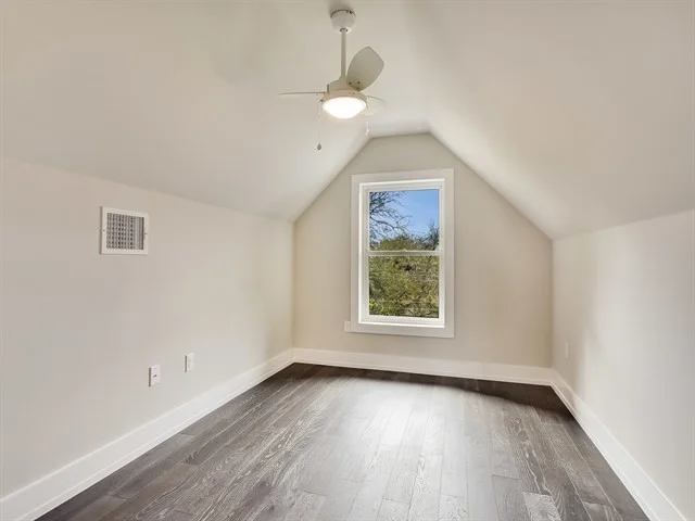 012_2nd Bedroom.jpg