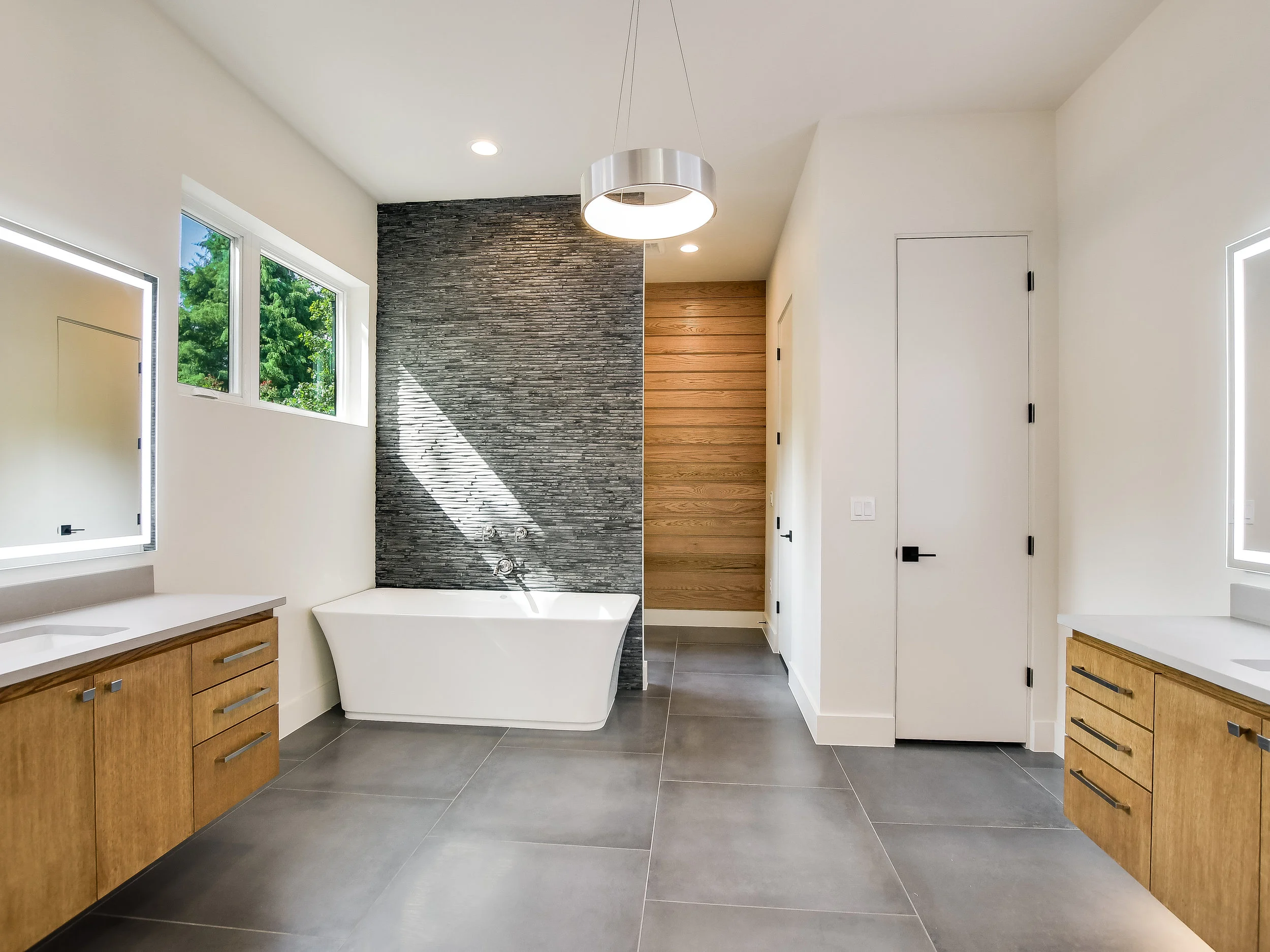 013_Master Bathroom.jpg