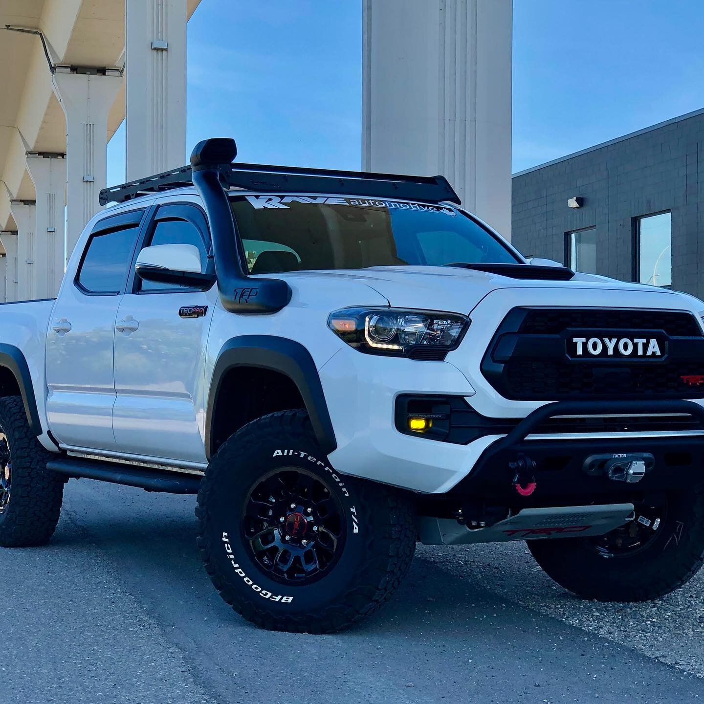 The understated elegance of our Stump bumper and side step/ rocker guards. Add functionality and protection to your truck without the weight of steel with our line up of Aluminum accessories for your Tacoma. 
#toyota #3rdgentacoma #taco #toyotatacoma