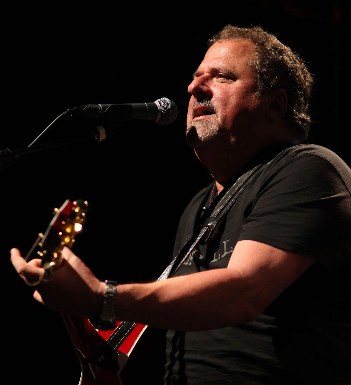 Bob_DiPiero_-_CMA_Songwriters_Series_2014.jpg