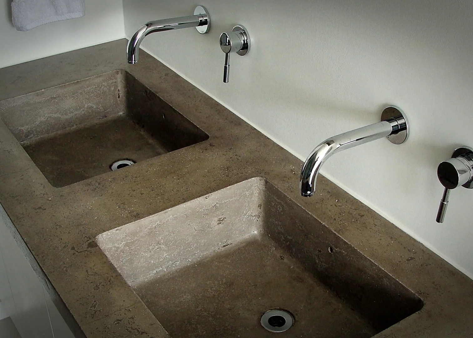 Double Sink - Wall Taps .JPG