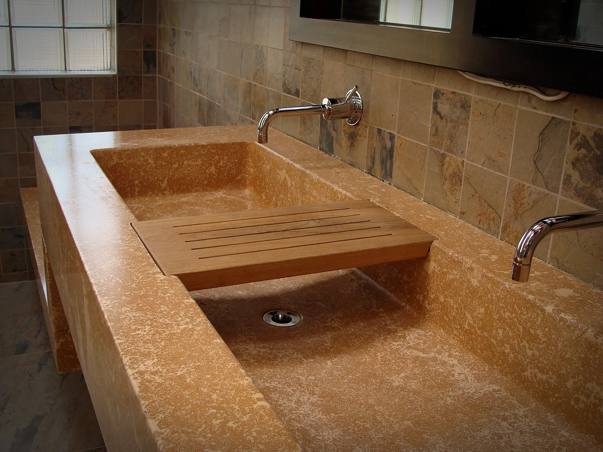 Long Sink - Wooden Insert .JPG